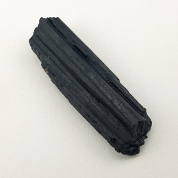 Czarny turmalin surowy 33x10 mm nr 349