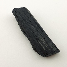 Czarny turmalin surowy 33x10 mm nr 514