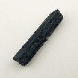 Czarny turmalin surowy 33x8 mm nr 387