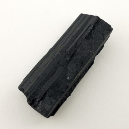 Czarny turmalin surowy 34x16 mm nr 466