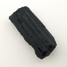 Czarny turmalin surowy 34x16 mm nr 466