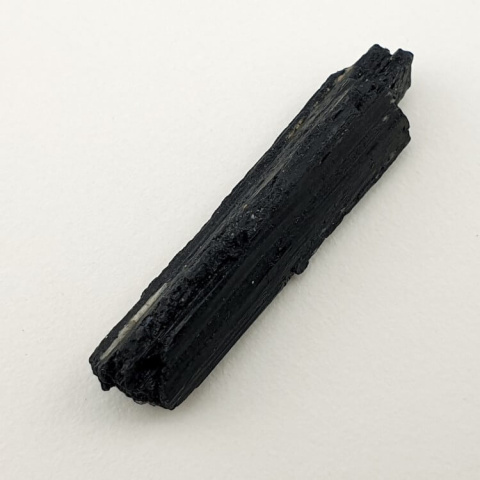 Czarny turmalin surowy 34x8 mm nr 521