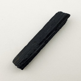 Czarny turmalin surowy 35x7 mm nr 490