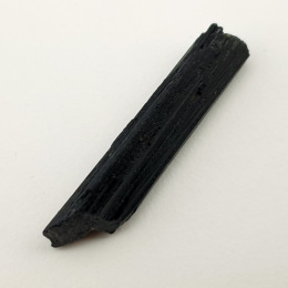 Czarny turmalin surowy 35x8 mm nr 473