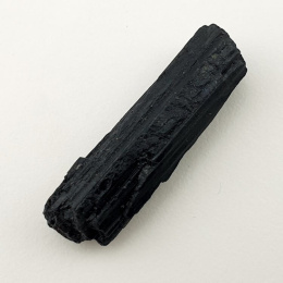 Czarny turmalin surowy 36x10 mm nr 443