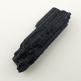 Czarny turmalin surowy 36x13 mm nr 464