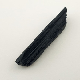 Czarny turmalin surowy 36x8 mm nr 323