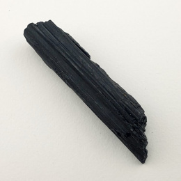 Czarny turmalin surowy 36x8 mm nr 323