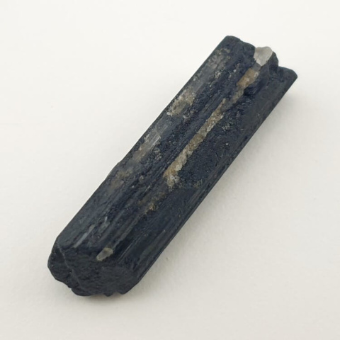 Czarny turmalin surowy 37x12 mm nr 325