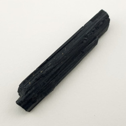 Czarny turmalin surowy 37x8 mm nr 287