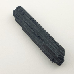 Czarny turmalin surowy 37x8 mm nr 395