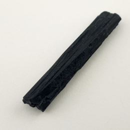 Czarny turmalin surowy 38x7 mm nr 319