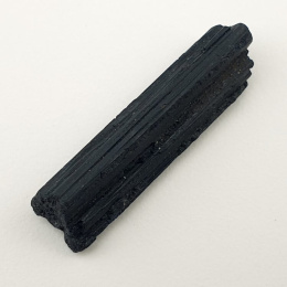 Czarny turmalin surowy 39x10 mm nr 292