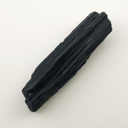 Czarny turmalin surowy 39x10 mm nr 318
