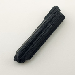 Czarny turmalin surowy 39x9 mm nr 334