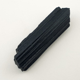 Czarny turmalin surowy 40x12 mm nr 326