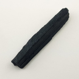 Czarny turmalin surowy 40x7 mm nr 341