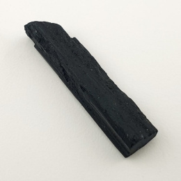 Czarny turmalin surowy 40x9 mm nr 320