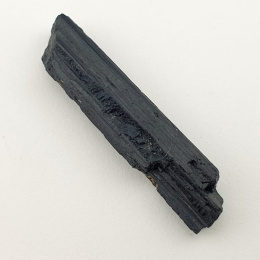 Czarny turmalin surowy 42x9 mm nr 483