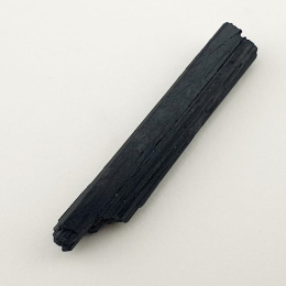 Czarny turmalin surowy 48x9 mm nr 335