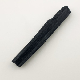 Czarny turmalin surowy 50x8 mm nr 386