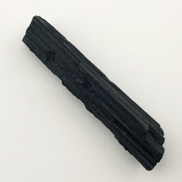 Czarny turmalin surowy 68x15 mm nr 359