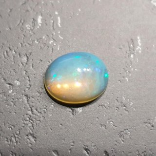 Opal z Etiopii kaboszon 11,08x8,92 mm nr 100