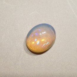Opal z Etiopii kaboszon 11,08x8,92 mm nr 100
