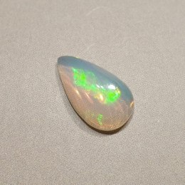 Opal z Etiopii kaboszon 12,56x7,13 mm nr 101