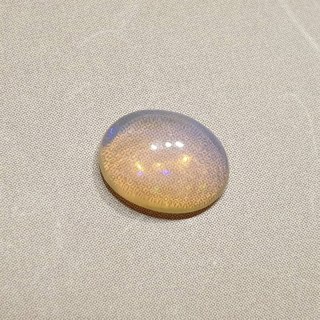 Opal z Etiopii kaboszon 8,87x7,03 mm nr 136