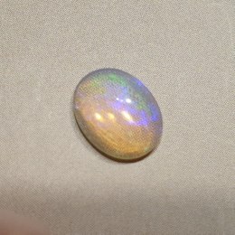 Opal z Etiopii kaboszon 8,92x6,99 mm nr 128