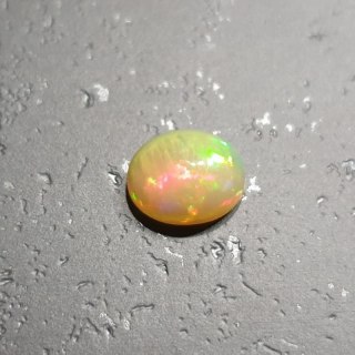 Opal z Etiopii kaboszon 9,02x7,11 mm nr 121