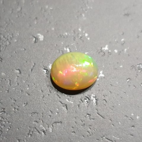 Opal z Etiopii kaboszon 9,02x7,11 mm nr 121