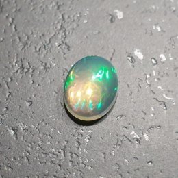 Opal z Etiopii kaboszon 9,05x7,19 mm nr 118