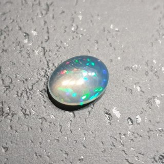 Opal z Etiopii kaboszon 9,07x6,98 mm nr 134