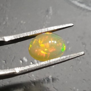 Opal z Etiopii kaboszon 9,10x7,08 mm nr 109