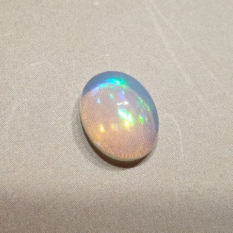 Opal z Etiopii kaboszon 9,17x7,21 mm nr 113