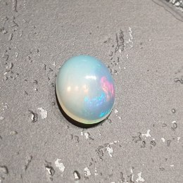 Opal z Etiopii kaboszon 9,17x7,21 mm nr 133