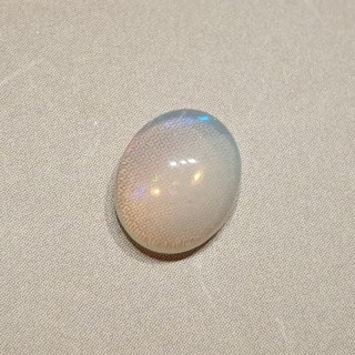 Opal z Etiopii kaboszon 9,17x7,21 mm nr 133