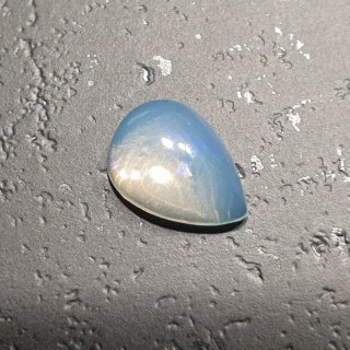 Opal z Etiopii kaboszon 9,98x7,13 mm nr 108