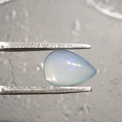 Opal z Etiopii kaboszon 9,98x7,13 mm nr 108