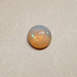 Opal z Etiopii kaboszon fi 6,94 mm nr 162