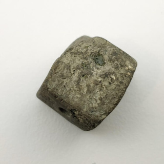 Piryt bryłka z dziurką 14x13 mm nr 49