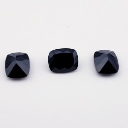 Czarny agat kaboszon fasetowany 9,8x7,8 mm 1 szt