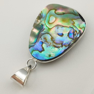 Paua abalone zawieszka 31x23 mm nr 184