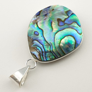 Paua abalone zawieszka 31x27 mm nr 178