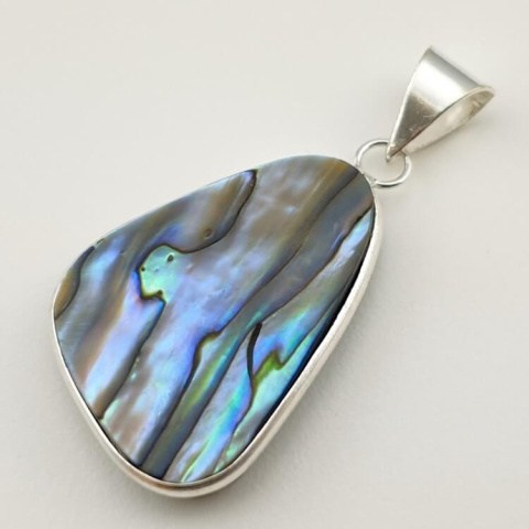 Paua abalone zawieszka 33x23 mm nr 211