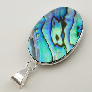 Paua abalone zawieszka 34x24 mm nr 135