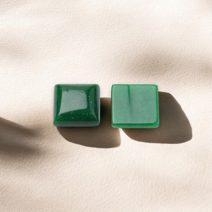 Jadeit zielony kaboszon 10x10 mm 1 szt